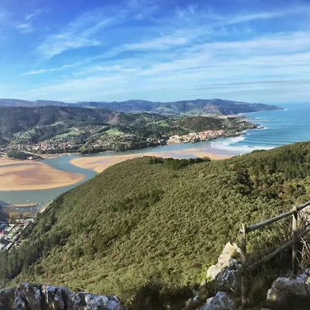 En El Centro De Ebi646 Mundaka